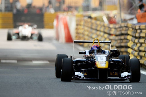 grand prix (77)