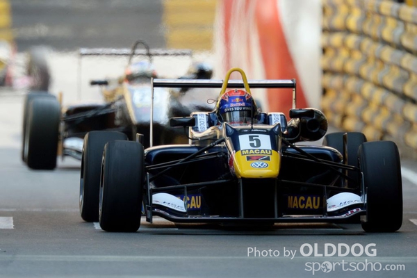 grand prix (93)