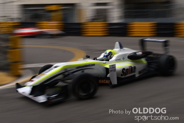 grand prix (104)