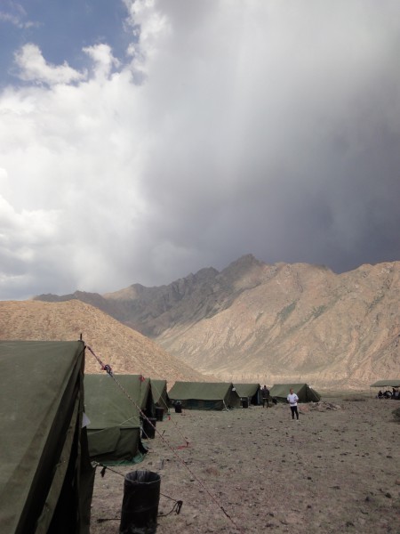 另一邊依然陽光普照