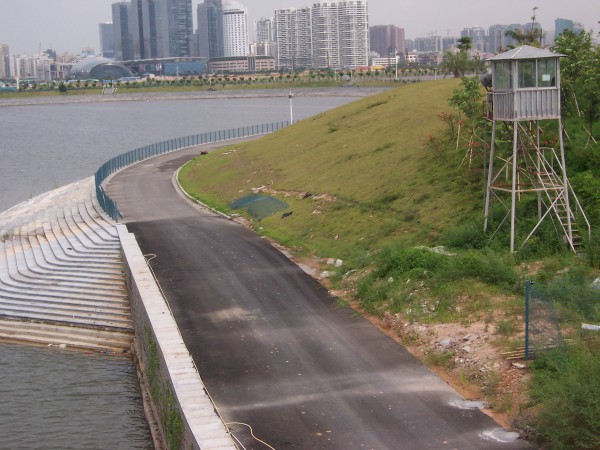 右中區, 從行車天橋上所攝, 跑手會向前方走向主席台, 此為地圖3:10位置.